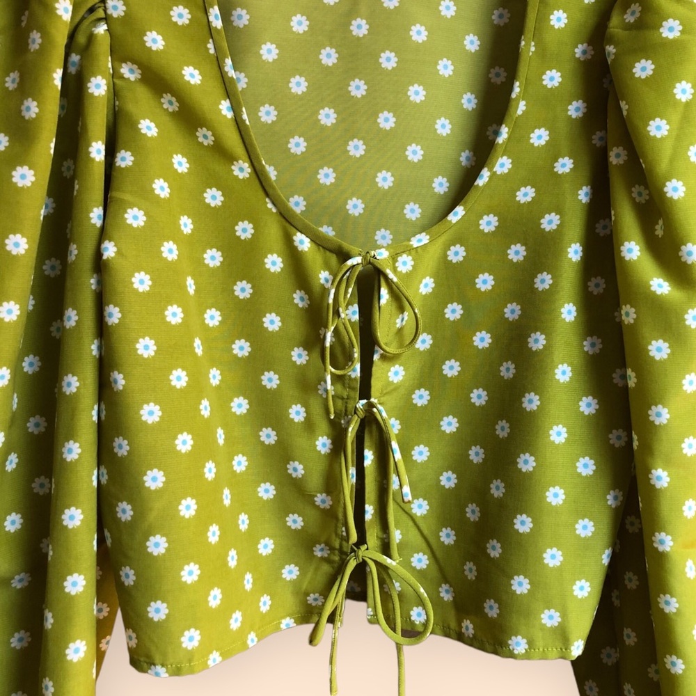 Levi’s Women’s Embry Tie Blouse Sweet Daisy Split Pea Ditsy Floral Retro Small - Picture 5 of 9